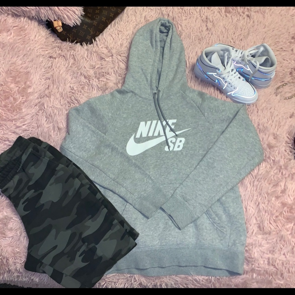 grey Nike SB hoodie!
